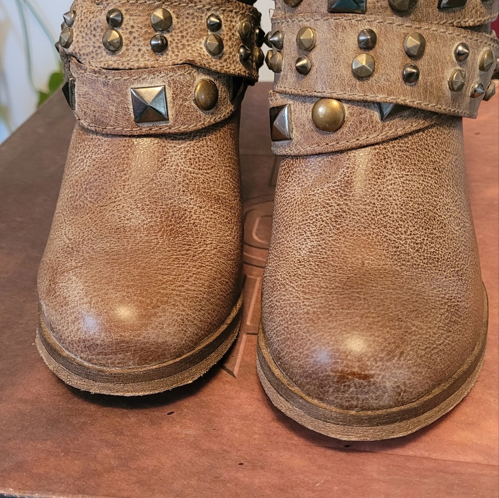 Circle G Ankle Boot - Picture 2 of 5